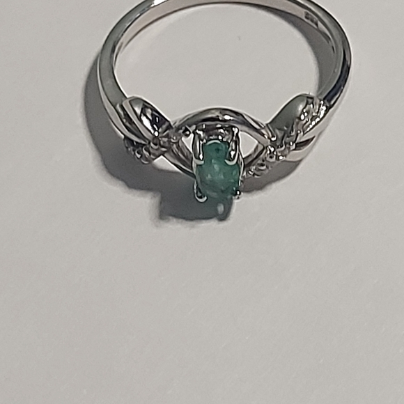 EMERALD RING WITH CZ SIMULATED DIAMONDS 925SS - Picture 4 of 11